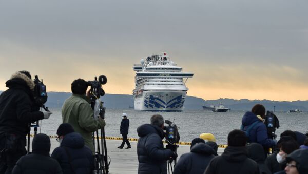 Tàu Diamond Princess đang bị cách ly ngoài khơi Nhật Bản - Sputnik Việt Nam