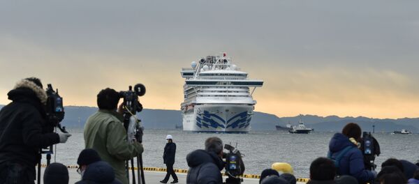 Tàu Diamond Princess đang bị cách ly ngoài khơi Nhật Bản - Sputnik Việt Nam