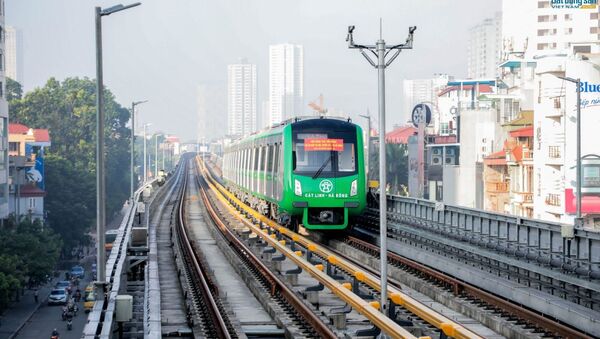 Năm đoàn tàu của tuyến đường sắt trên cao Cát Linh - Hà Đông đã tiến hành chạy thử toàn tuyến. - Sputnik Việt Nam