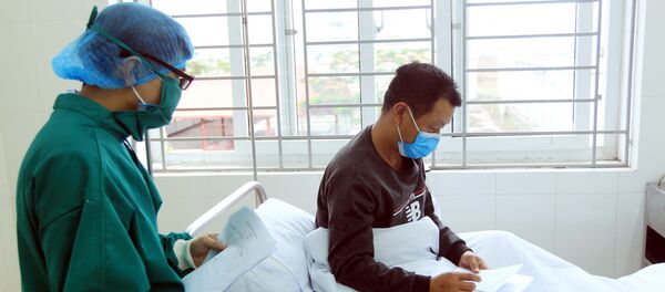 Các y bác sĩ luôn tận tình hỏi thăm, động viên và chăm sóc những công dân của Trung Quốc tại khu cách ly của bệnh viện Việt Tiệp. Các y bác sĩ luôn tận tình hỏi thăm, động viên và chăm sóc những công dân của Trung Quốc tại khu cách ly của bệnh viện Việt Tiệp. - Sputnik Việt Nam