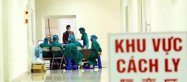 Luôn tận tình khi tiếp nhận những công dân Trung Quốc đến để vào khu vực cách ly. Luôn tận tình khi tiếp nhận những công dân Trung Quốc đến để vào khu vực cách ly. - Sputnik Việt Nam