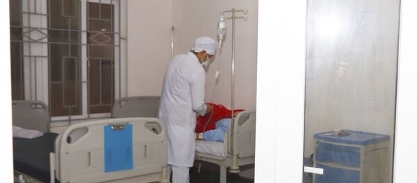 Chăm sóc bệnh nhân đang được cách ly tại Bệnh viện Nhiệt đới tỉnh Hải Dương. Chăm sóc bệnh nhân đang được cách ly tại Bệnh viện Nhiệt đới tỉnh Hải Dương. - Sputnik Việt Nam