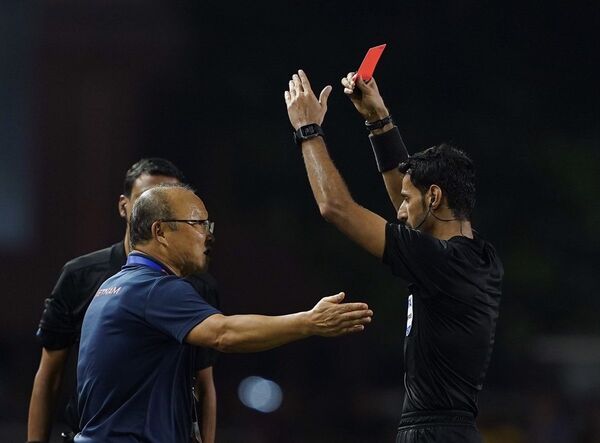 HLV Park Hang-seo bị AFC phạt nặng, tuyển Việt Nam gặp khó khăn HLV Park Hang-seo bị AFC phạt nặng, tuyển Việt Nam gặp khó khăn - Sputnik Việt Nam