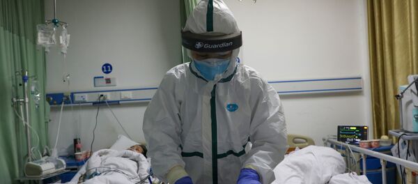 Nhân viên y tế trong bộ đồ bảo hộ tại một bệnh viện ở tỉnh Hồ Bắc, Trung Quốc Nhân viên y tế trong bộ đồ bảo hộ tại một bệnh viện ở tỉnh Hồ Bắc, Trung Quốc - Sputnik Việt Nam