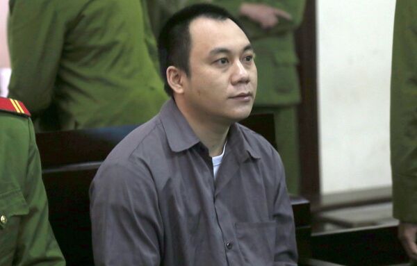 Vụ container tông Innova đi lùi: Tài xế Lê Ngọc Hoàng phủ nhận tội danh Vụ container tông Innova đi lùi: Tài xế Lê Ngọc Hoàng phủ nhận tội danh - Sputnik Việt Nam