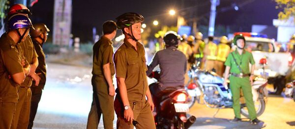 Lực lượng chức năng làm nhiệm vụ trong quá trình vây bắt Tuấn Khỉ. Lực lượng chức năng làm nhiệm vụ trong quá trình vây bắt Tuấn Khỉ. - Sputnik Việt Nam