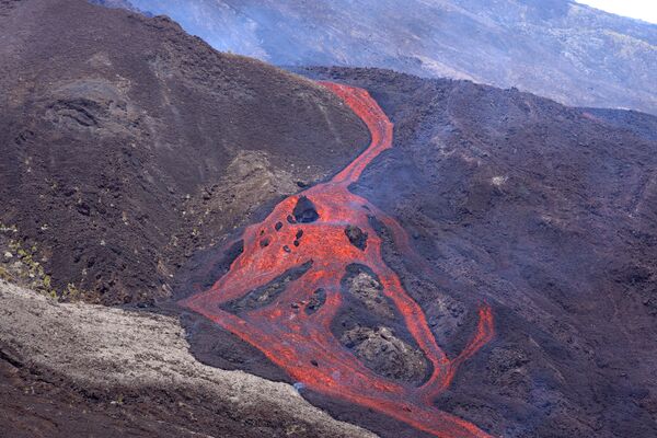  Sự phun trào Núi lửa Piton de la Fournaise trên đảo Reunion - Sputnik Việt Nam