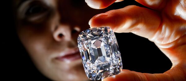 Viên kim cương quý hiếm Archduke Joseph tại nhà đấu giá Christie ở Geneva. Viên kim cương quý hiếm Archduke Joseph tại nhà đấu giá Christie ở Geneva. - Sputnik Việt Nam