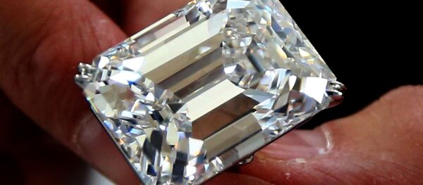 Giới thiệu viên kim cương 100,2 carat ở Dubai - Sputnik Việt Nam