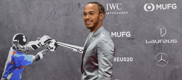 Phi công người Anh Công thức 1 của Anh, Lewis Hamilton, tại Lễ trao giải Laureus ở Berlin - Sputnik Việt Nam