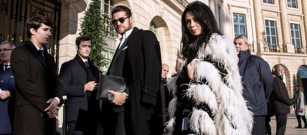 Khách mời trước buổi trình diễn Chanel House ở Paris Khách mời trước buổi trình diễn Chanel House ở Paris - Sputnik Việt Nam