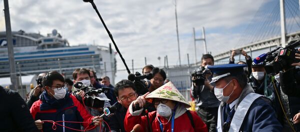  Hành khách rời tàu Diamond Princess  - Sputnik Việt Nam