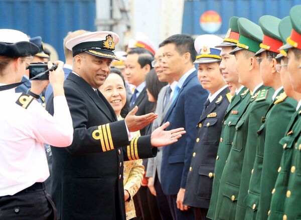 Tàu Hải quân Hoàng gia Anh HMS Enterprise đến Việt Nam - Sputnik Việt Nam