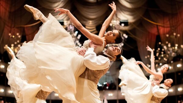 Nhóm vũ công nhà hát ba lê quốc gia Vienna tại Vienna Opera Ball truyền thống ở Vienna, Áo - Sputnik Việt Nam