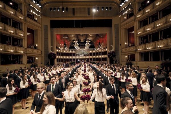 Nhóm vũ công nhà hát ba lê quốc gia Vienna tại Vienna Opera Ball truyền thống ở Vienna, Áo - Sputnik Việt Nam