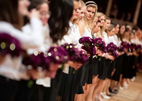 Nhóm vũ công nhà hát ba lê quốc gia Vienna tại Vienna Opera Ball truyền thống ở Vienna, Áo - Sputnik Việt Nam