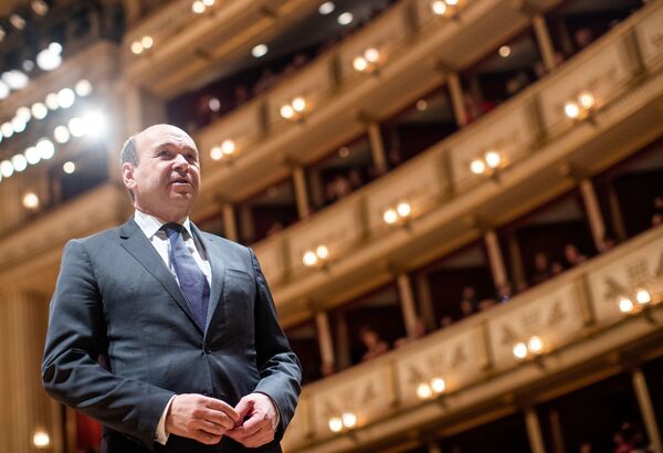 Đạo diễn nhà hát opera quốc gia Vienna Dominic Meyer tại buổi tổng duyệt Vienna Opera Ball truyền thống ở Vienna, Áo - Sputnik Việt Nam