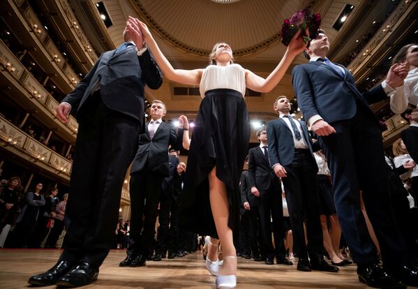 Nhóm vũ công nhà hát ba lê quốc gia Vienna tại Vienna Opera Ball truyền thống ở Vienna, Áo - Sputnik Việt Nam