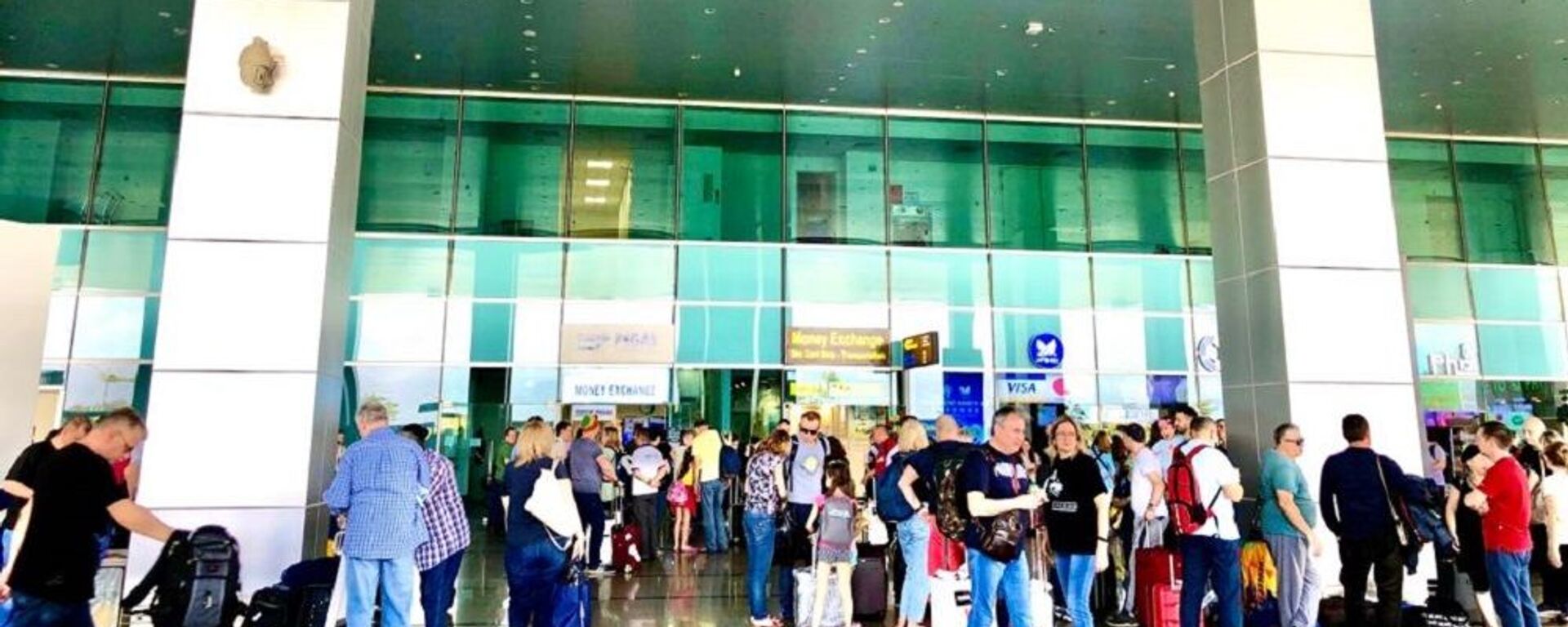 Khách Nga vừa bay tới sân bay Cam Ranh sáng ngày 20-02 - Sputnik Việt Nam, 1920, 13.06.2025