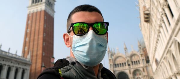 Khách du lịch đeo mặt nạ y tế ở Venice. - Sputnik Việt Nam