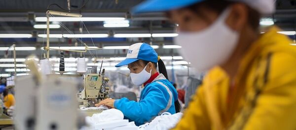 Nhiều doanh nghiệp Việt gặp khó khăn về nguyên, phụ liệu sản xuất. Nhiều doanh nghiệp Việt gặp khó khăn về nguyên, phụ liệu sản xuất. - Sputnik Việt Nam