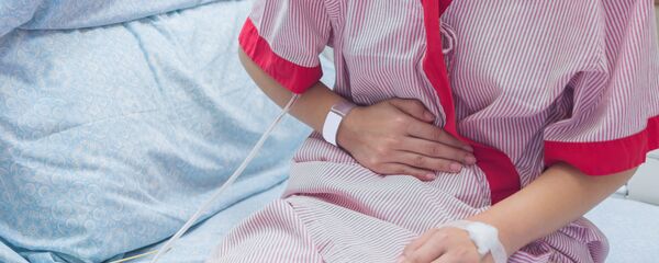Cô gái bị đau dạ dày - Sputnik Việt Nam