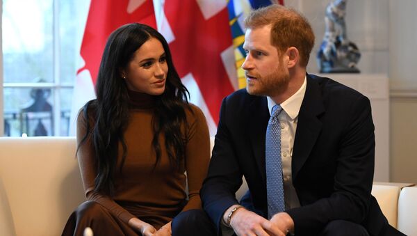 Hoàng tử Harry cùng vợ Meghan Markle trong chuyến thăm ngôi nhà Canada ở London - Sputnik Việt Nam