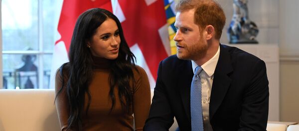 Hoàng tử Harry cùng vợ Meghan Markle trong chuyến thăm ngôi nhà Canada ở London Hoàng tử Harry cùng vợ Meghan Markle trong chuyến thăm ngôi nhà Canada ở London - Sputnik Việt Nam