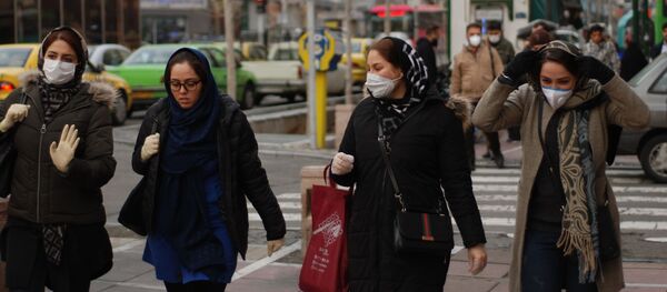 Cư dân Tehran đeo khẩu trang y tế trên đường phố Cư dân Tehran đeo khẩu trang y tế trên đường phố - Sputnik Việt Nam