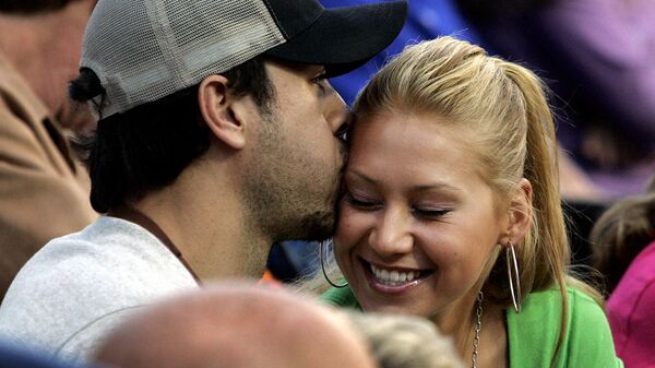 Enrique Iglesias với Anna Kournikova. - Sputnik Việt Nam