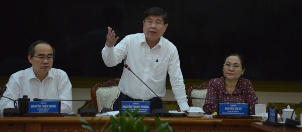 Chủ tịch UBND Thành phố Hồ Chí Minh Nguyễn Thành Phong chỉ đạo công tác phòng chống dịch COVID-19 trên địa bàn - Sputnik Việt Nam