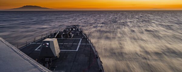 Tàu khu trục tên lửa dẫn đường USS của Arleigh Burke, Michael Murphy (DDG 112) đi qua Biển Đông. Tàu khu trục tên lửa dẫn đường USS của Arleigh Burke, Michael Murphy (DDG 112) đi qua Biển Đông. - Sputnik Việt Nam