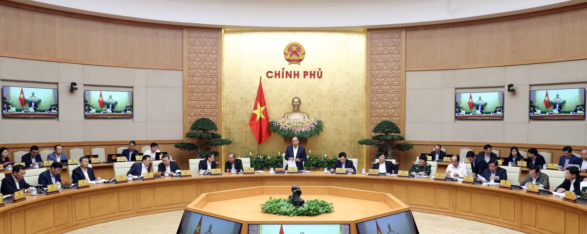 Thủ tướng Nguyễn Xuân Phúc chủ trì phiên họp Chính phủ thường kỳ tháng 2 năm 2020. - Sputnik Việt Nam, 1920, 03.03.2020
