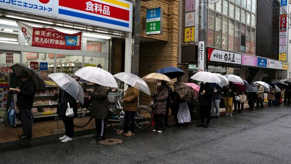 Xếp hàng để mua giấy vệ sinh ở Tokyo - Sputnik Việt Nam