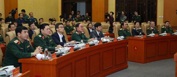 Phó Thủ tướng Vũ Đức Đam, Trưởng Ban Chỉ đạo quốc gia phòng chống dịch bệnh viêm đường hô hấp cấp do chủng mới của virus Corona (COVID-19), Đại tướng Ngô Xuân Lịch, Bộ Trưởng Bộ Quốc phòng và Thượng tướng Phan Văn Giang, Tổng Tham mưu trưởng, Thứ trưởng Bộ Quốc phòng điều hành diễn tập. - Sputnik Việt Nam