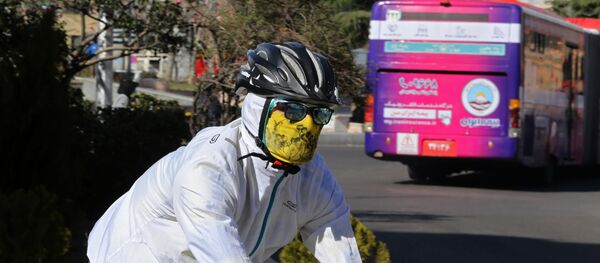 Người dân Iran đeo khẩu trang Người dân Iran đeo khẩu trang - Sputnik Việt Nam