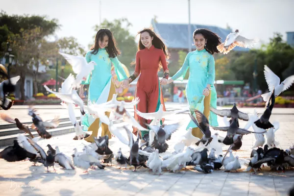 Mặc áo dài - làm đẹp cho bản thân, giữ gìn bản sắc Việt Mặc áo dài - làm đẹp cho bản thân, giữ gìn bản sắc Việt - Sputnik Việt Nam