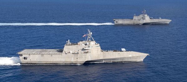 USS Montgomery (LCS 8) USS và Gabrielle Giffords (LCS 10) tàu chiến duyên hải ở Biển Đông vào ngày 28 tháng 1 năm 2020. - Sputnik Việt Nam