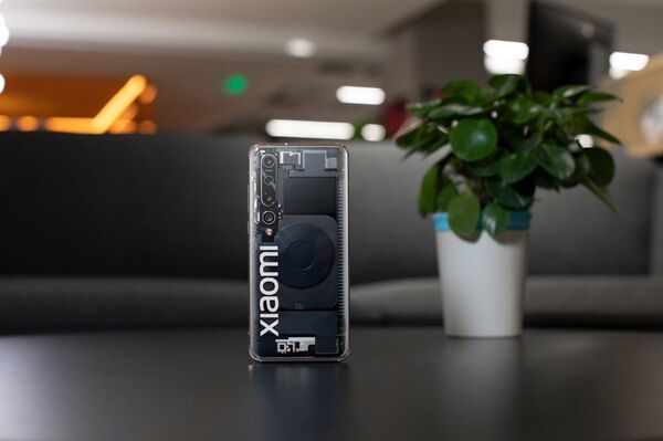 Xiaomi sẽ tung ra thị trường loại điện thoại thông minh trong suốt - Sputnik Việt Nam
