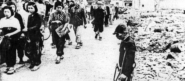 Trên đường phố Tokyo, bị ném bom của Mỹ, năm 1945 Trên đường phố Tokyo, bị ném bom của Mỹ, năm 1945 - Sputnik Việt Nam