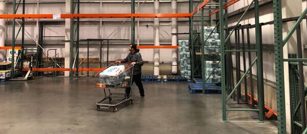 Người hàng bên kệ giấy vệ sinh ở Teterboro, Hoa Kỳ - Sputnik Việt Nam