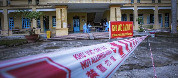 Khu vực cách ly và theo dõi COVID-19 tại Trường Quân sự tỉnh Hòa Bình. - Sputnik Việt Nam