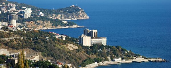 Cảnh bờ biển phía nam bán đảo Crưm trong vùng ngoại vi Yalta Lớn Cảnh bờ biển phía nam bán đảo Crưm trong vùng ngoại vi Yalta Lớn - Sputnik Việt Nam