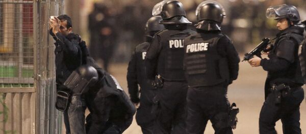 Cảnh sát Pháp trong một hoạt động đặc biệt ở thị trấn Saint-Denis - Sputnik Việt Nam