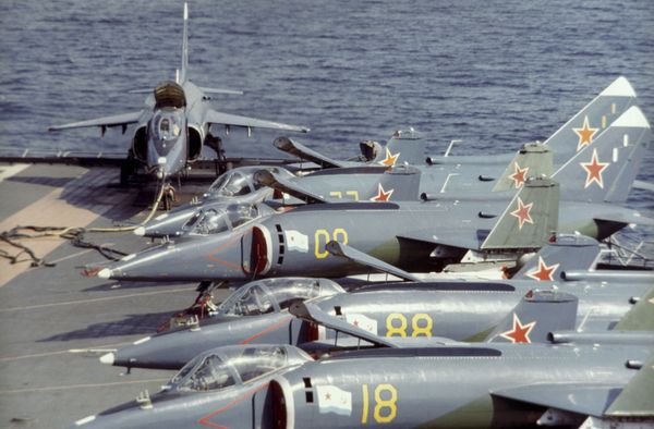 Máy bay Yak-38 trên tàu tuần dương Novorossiysk - Sputnik Việt Nam
