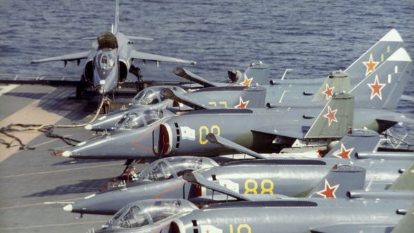 Máy bay Yak-38 trên tàu tuần dương Novorossiysk - Sputnik Việt Nam
