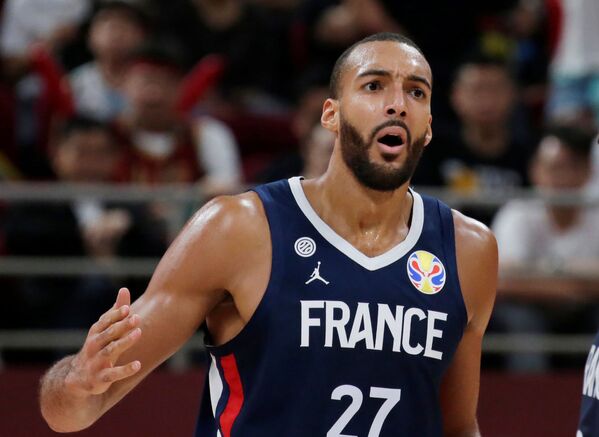 Cầu thủ Rudy Gobert thuộc Liên đoàn Bóng rổ Quốc gia Hoa Kỳ - Sputnik Việt Nam