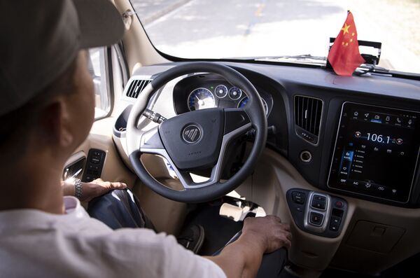 Sát thủ Tesla từ Trung Quốc sẽ cài đặt phần mềm của Blackberry - Sputnik Việt Nam