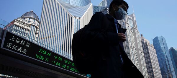 Người đàn ông đeo mặt nạ trên nền của trung tâm tài chính Lujiazui ở Thượng Hải Người đàn ông đeo mặt nạ trên nền của trung tâm tài chính Lujiazui ở Thượng Hải - Sputnik Việt Nam