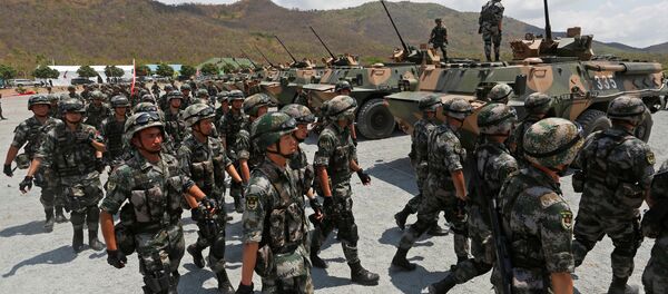 Các binh sĩ quân đội Trung Quốc tham dự khai mạc cuộc tập trận quân sự Rồng vàng 2018 tại tỉnh Kampong Speu, Campuchia - Sputnik Việt Nam